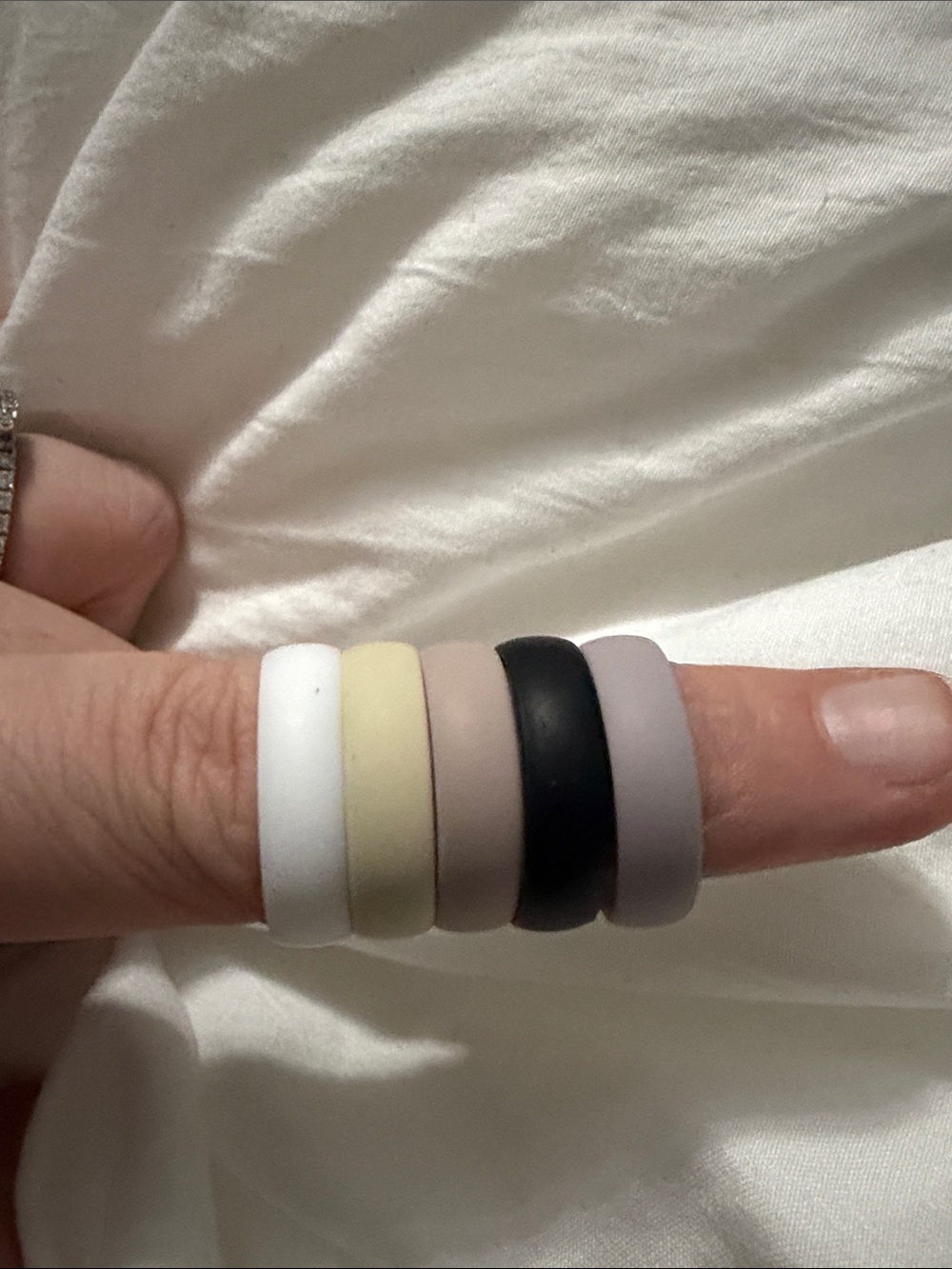 Enago 5-Piece Ring Set in White & Black NWT